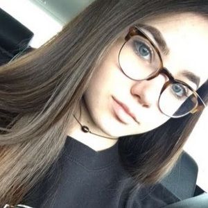 Meet your Posher, Claire